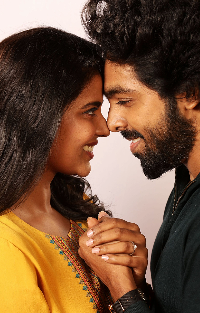 GV Prakash Kumar plays Arjun, and Aishwarya Rajesh portrays Deepika. While GV Prakash’s character gets significant screen time