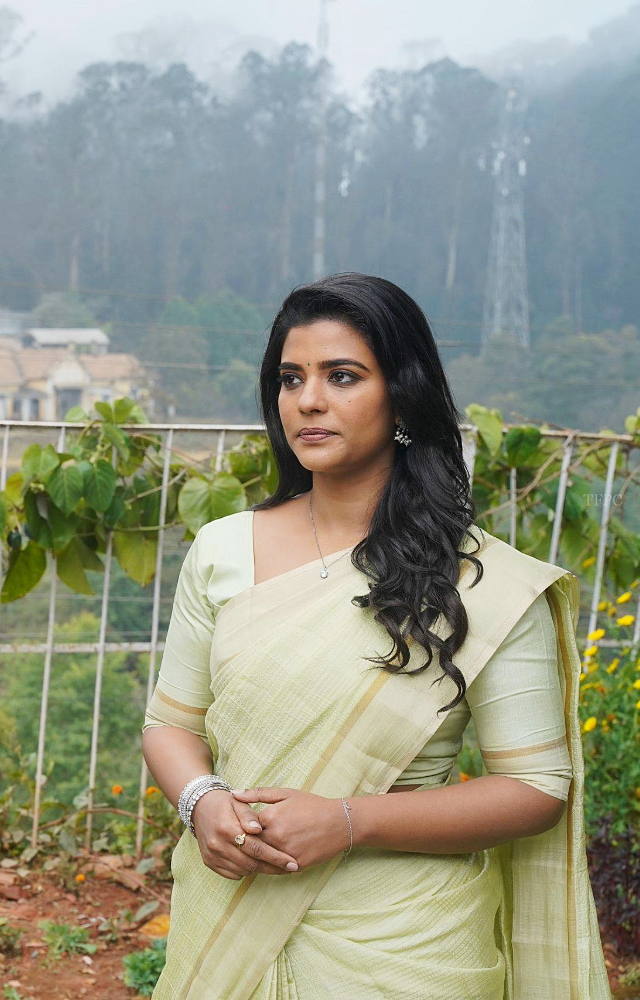 The film takes a controversial stance on marriage and divorce. It suggests that forgiving someone who abandoned their family is the right thing to do.