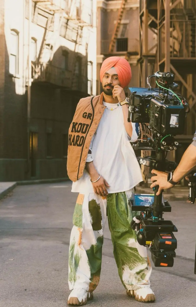 Diljit Dosanjh managed to ooze all kinds of cool vibes in this ensemble. The gifted talent wore abstract printed pants with a white t-shirt.