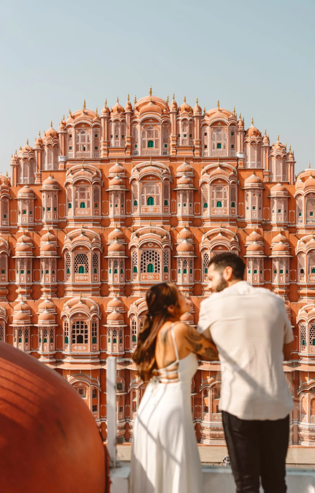 Ring in the New Year with traditional Rajasthani gala dinners, folk music, and dance performances in the opulent city of Jaipur.
