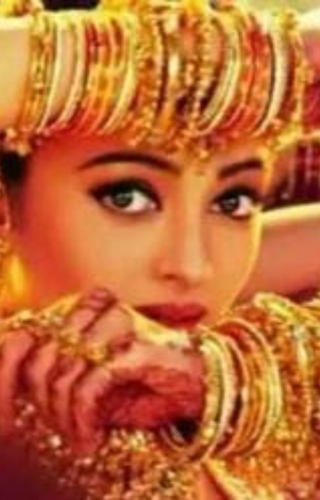 The uncomplicated, melodious tunes of songs like Chudi Jo Khanki remain easy to hum and unforgettable, making them favorites at college events and family times.