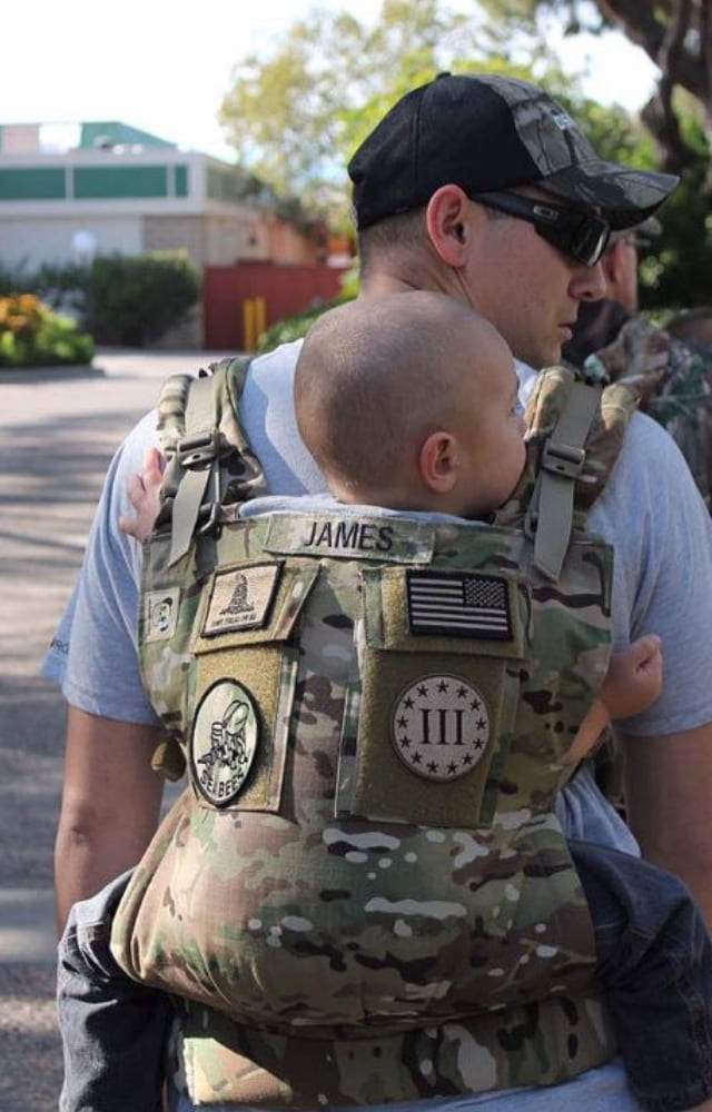Carrying precious cargo and want to be hands-free? This baby carrier can hold babies and toddlers from 3 to 14 kg, so it`ll be useful for a long time.