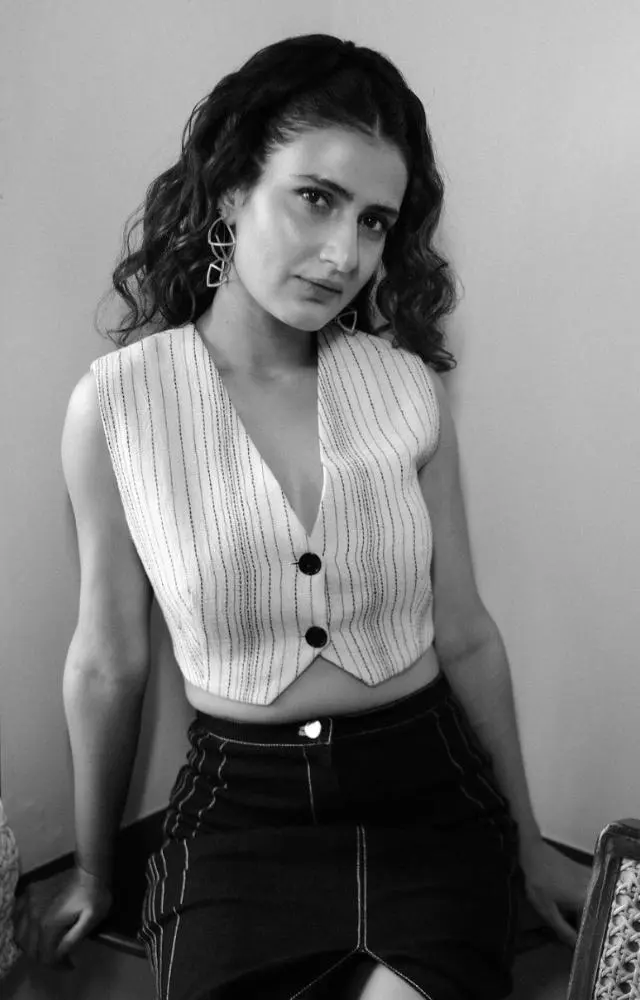 Fatima-inspired 90s style