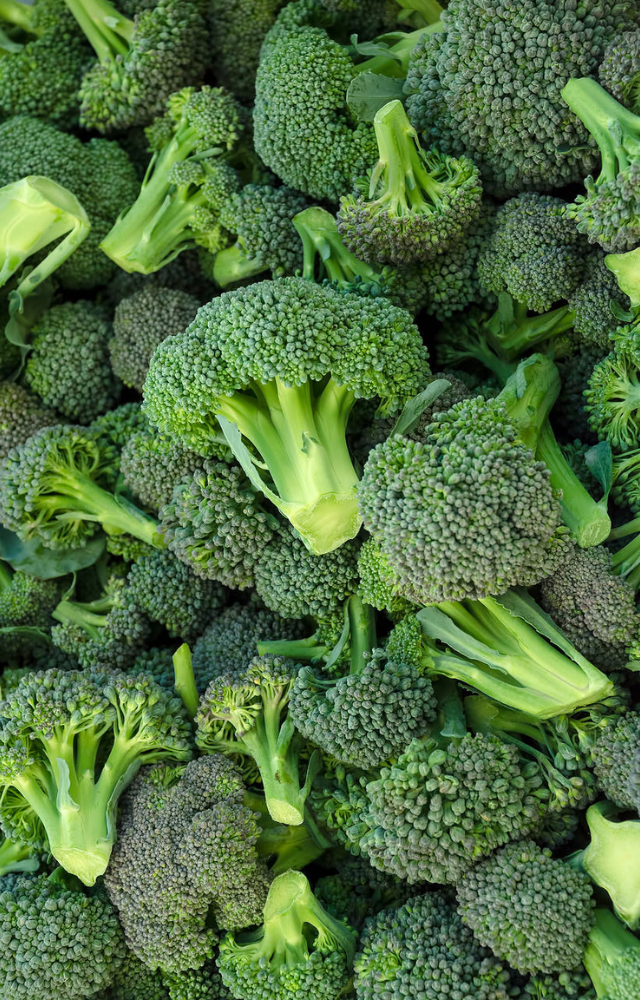 A cruciferous vegetable, broccoli offers substantial fibre and vitamins. Steam, roast, or add to stir-fries. A nutritionally dense, low-calorie choice.