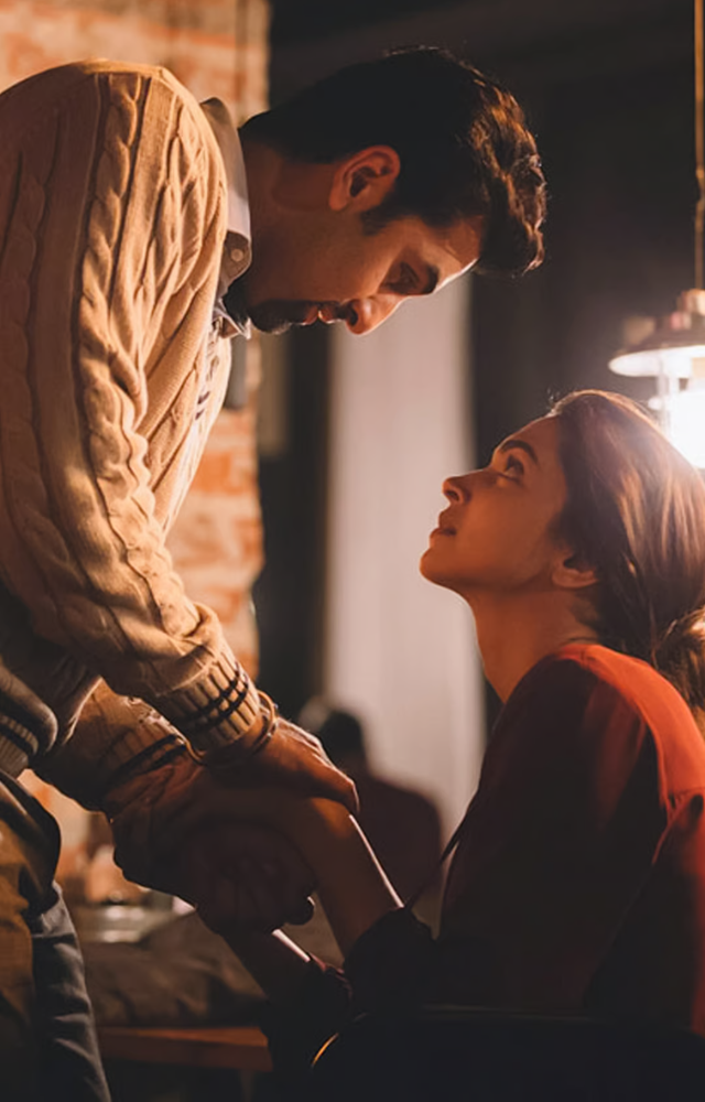 A nomad who doesn`t want to commit to traditional life meets a free-spirited woman on a trip to Corsica. Their friendship leads to self-discovery.