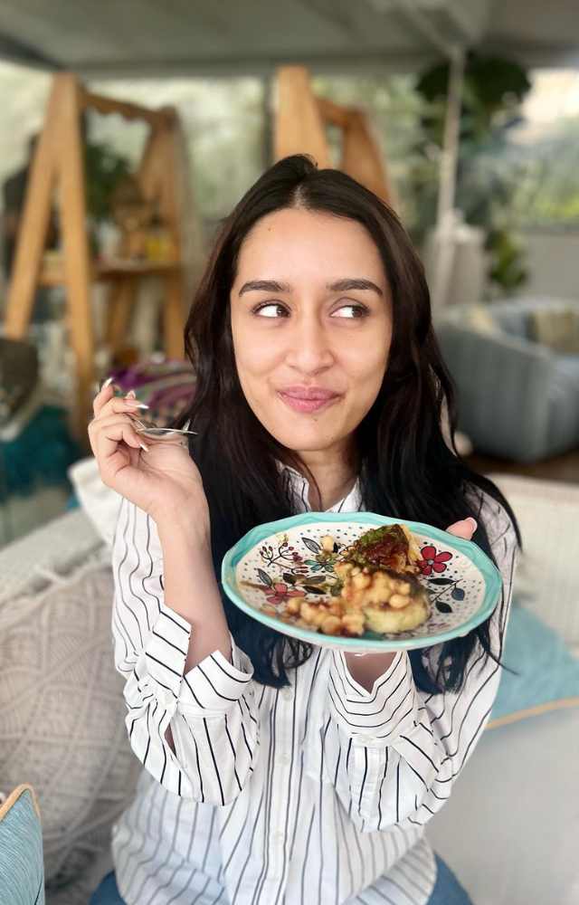 Shraddha enjoys vada pav and pani puri, embracing her Maharashtrian roots. She also loves indulging in sweets like modaks and gulab jamun.