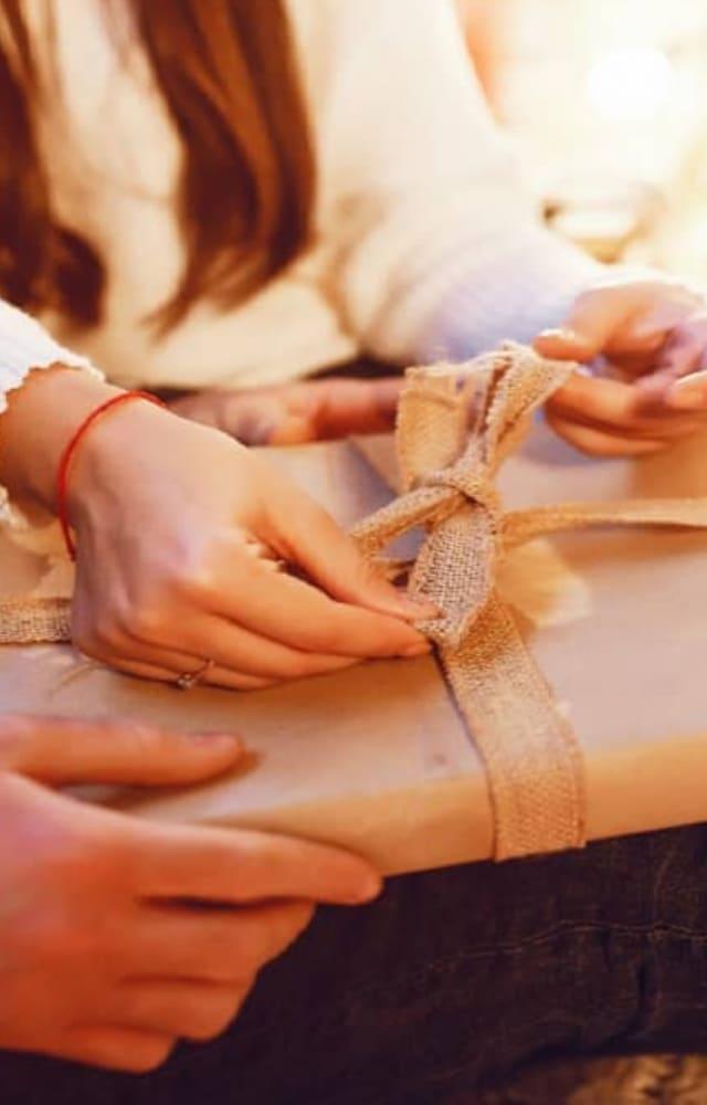 7 Best Friendship Day Gifts Under 2,000