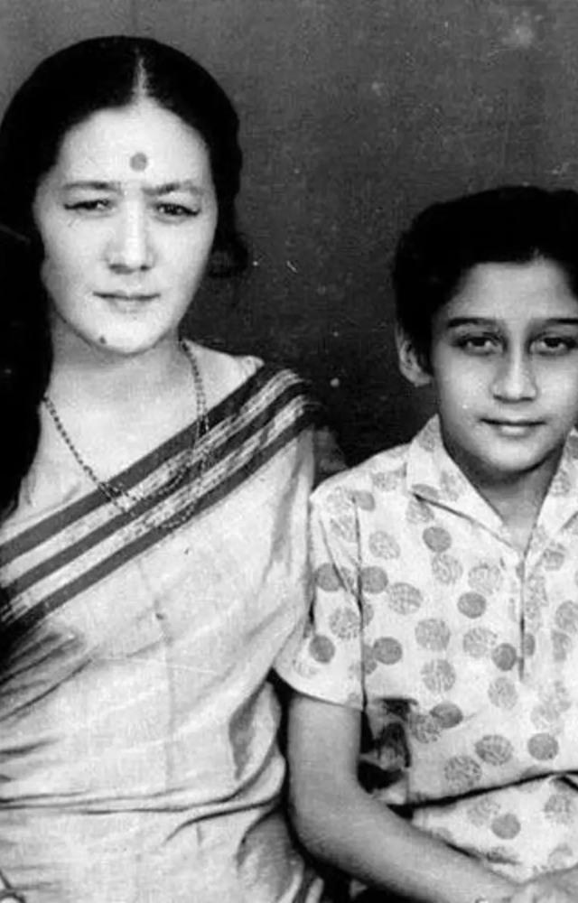 Jackie Shroff, whose full name is Jaikishan Kakubhai Shroff, was born on February 1, 1957, in Udgir, Maharashtra. He grew up in a Gujarati-speaking family