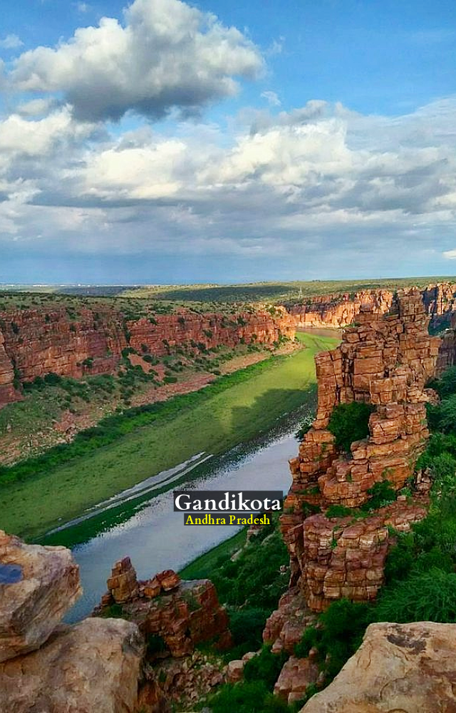 Gandikota is a region with a vibrant history, located in the Kadapa District of Andhra Pradesh, India. Perched on a hill, at a height of approximately 100 meter