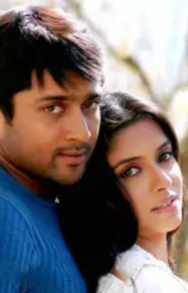  Suriya’s blockbuster film Ghajini has been re-released in theaters across Kerala. The excitement among fans is more to a new release