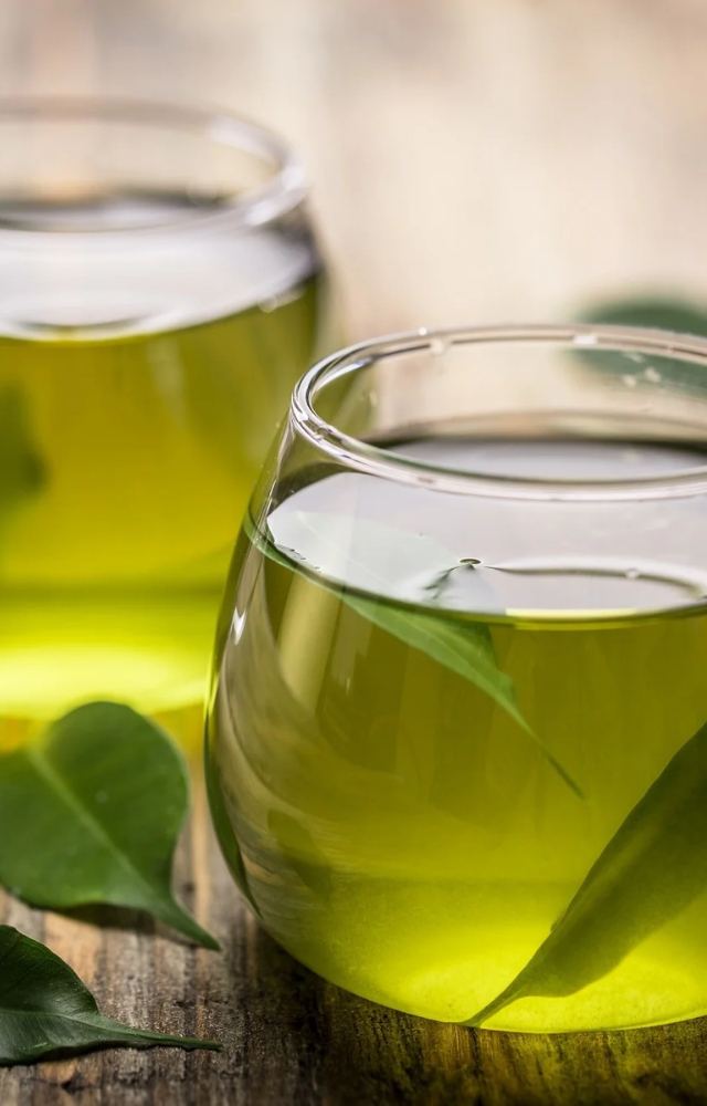 Packed with potent antioxidants called catechins, particularly EGCG, green tea helps combat cell damage from free radicals
