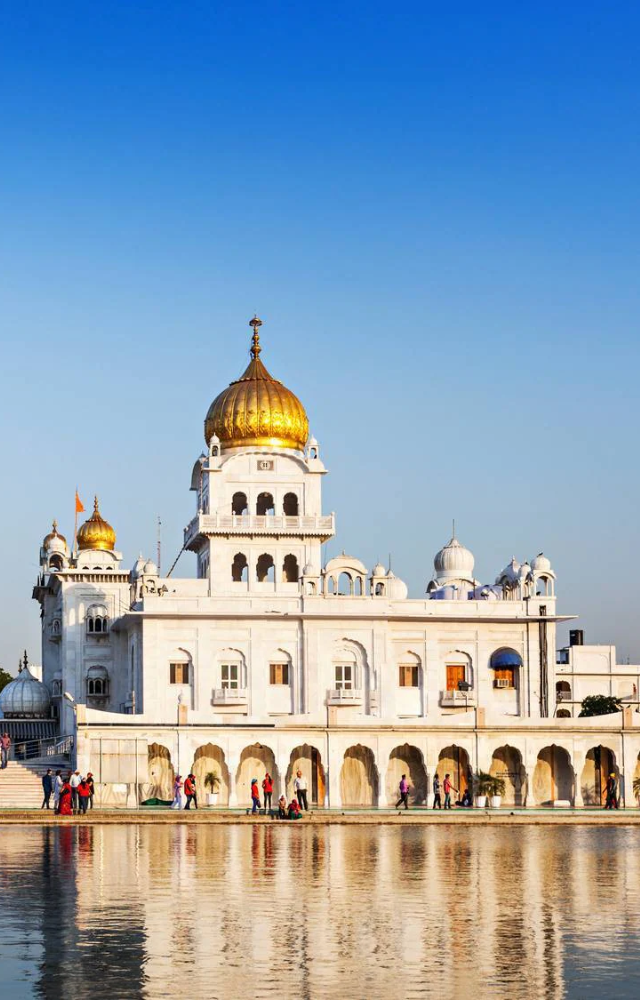 Known for its healing sarovar, this prominent Delhi Gurudwara honours Guru Harkrishan, providing solace and daily langar to thousands.