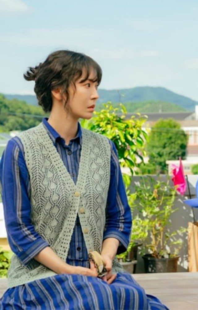 Jeongnyeon delves into the traditional Korean women`s theater company, while 'A Virtuous Business' explores rural Korean society in the 1990s