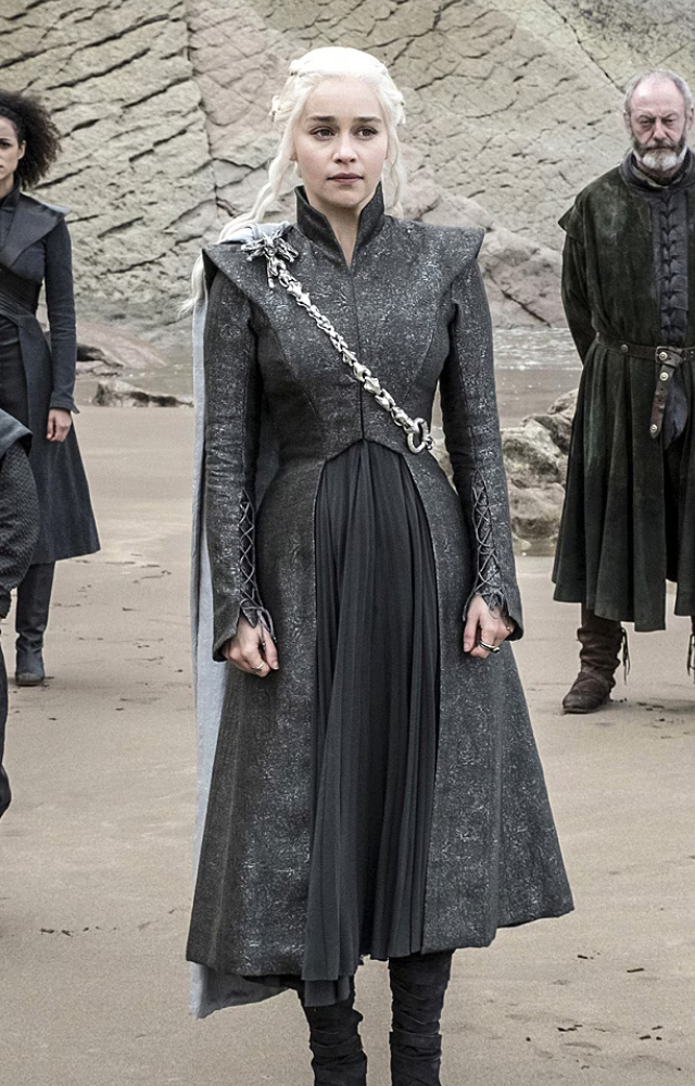 Epic fantasy about families vying for power. Hated for its rushed finale, betraying character arcs and delivering an unsatisfying end after years of buildup.