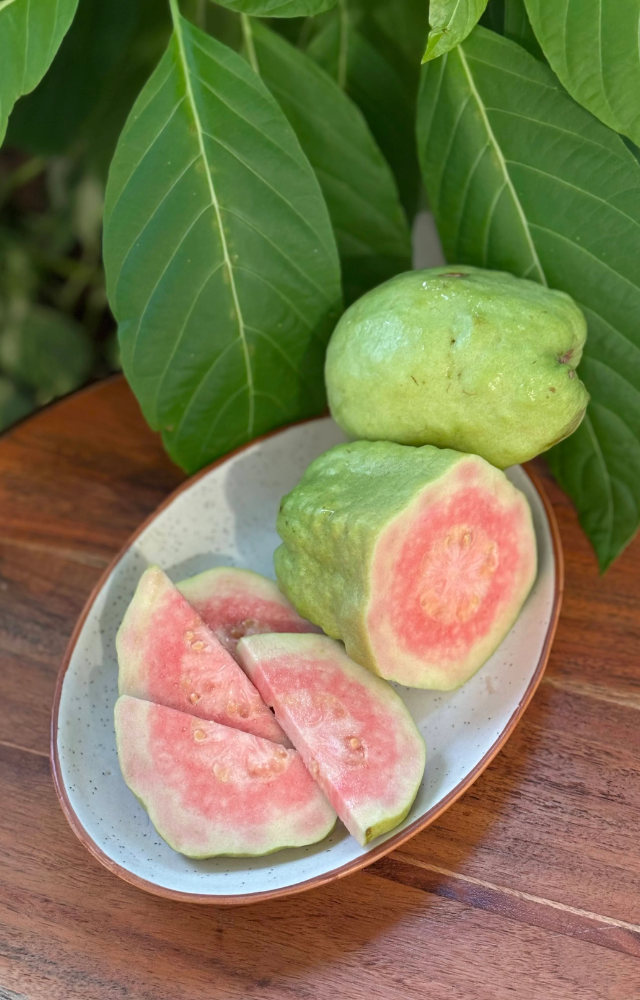 Guava is low in calories and high in fibre, making it a great choice for managing weight. It helps you feel full, reducing your overall calorie intake.