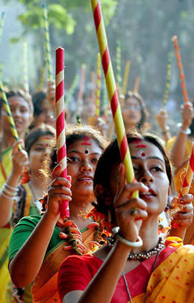 Rabindranath Tagore`s Basanta Utsav is celebrated here with cultural performances, traditional songs, and dances, offering a unique artistic twist to Holi.