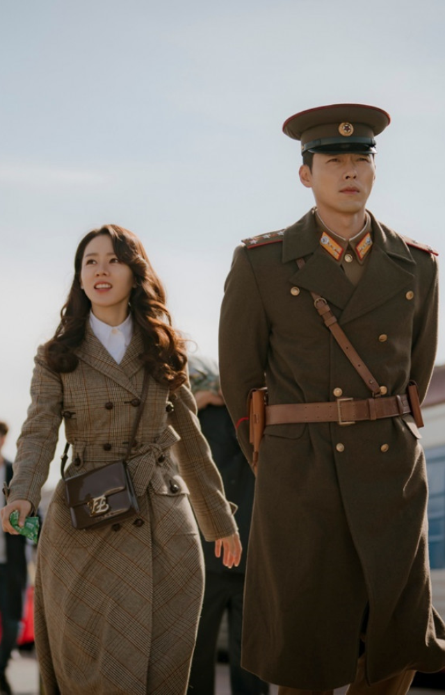 A North Korean officer falls in love with a South Korean heiress who accidentally crashes into his country.