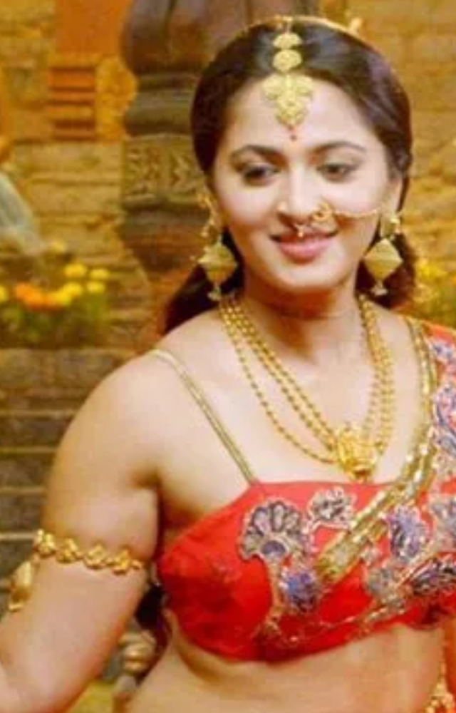  Anushka Shetty, known for her powerful presence, has gracefully handled criticism about her weight.