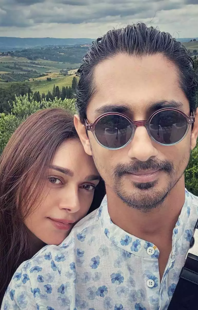 Aditi looked chic in black attire, while Siddharth sported a red T-shirt paired with denim