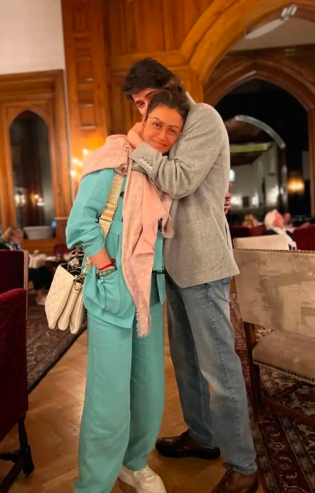 A hug from a loved one has the power to change the course of a bad day and it seems like Mahesh Babu`s hug was an instant moodlifter for Namrata