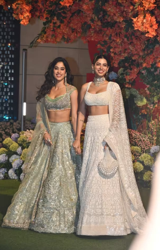 Both Janhvi and Khushi are the ultimate fashion divas, especially when it comes to ethnic wear. Be it lehengas or sarees, the two will always slay.
