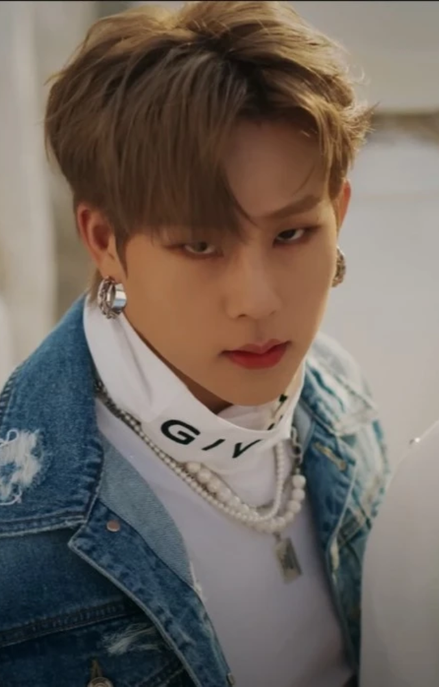 Known for his intense and playful rap, Joohoney switches effortlessly between aggressive and melodic flows, creating a unique sound in K-pop.