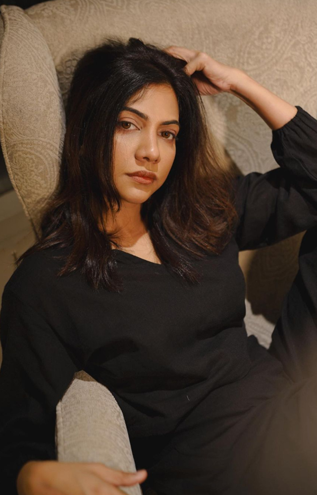 Witness Madonna Sebastian in a mesmerizing black theme outfits photoshoot!
