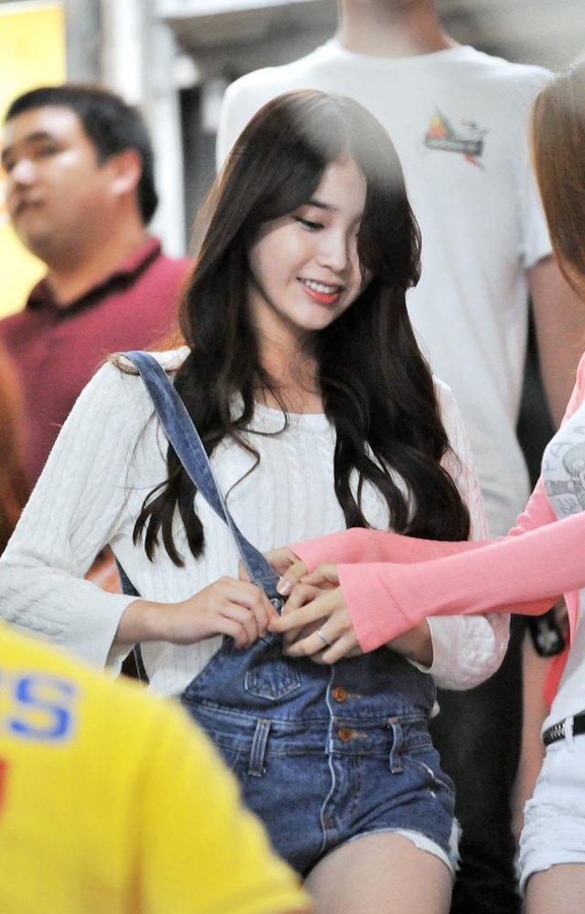 IU stars as Lee Soon-shin, an optimistic but struggling young woman finding her path and love and confronting family secrets after her father`s sudden death.
