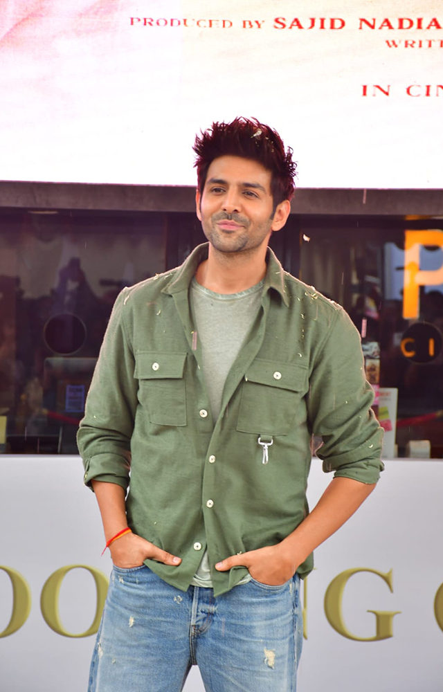 Kartik Aaryan and Kiara Advani Shine Bright at `Satyaprem ke Katha` Promotional Event