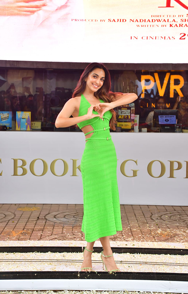 Kartik Aaryan and Kiara Advani`s Enchanting Promotional Outing