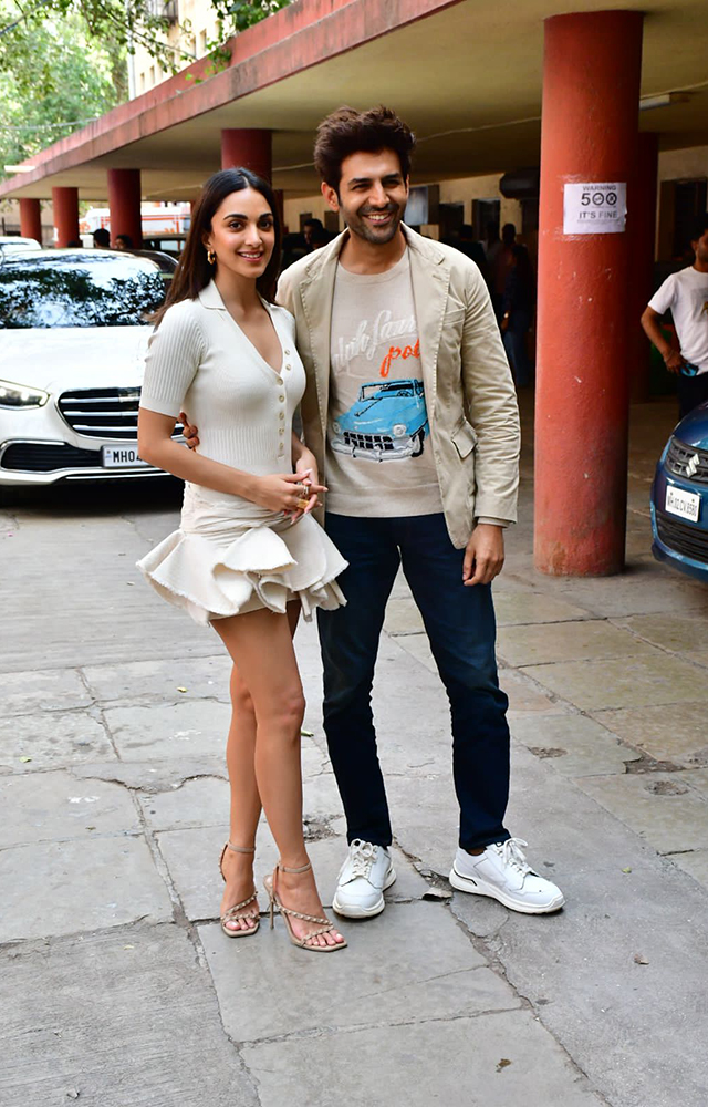 Kartik Aaryan and Kiara Advani`s Candid Moments