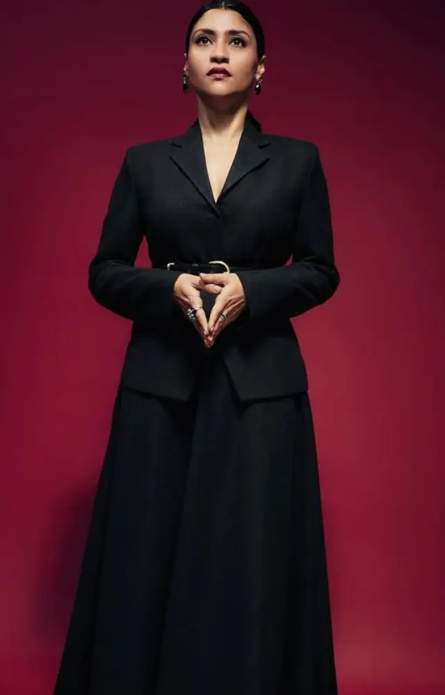 Recently, Konkana attended a red carpet event in a stunning black monochrome 