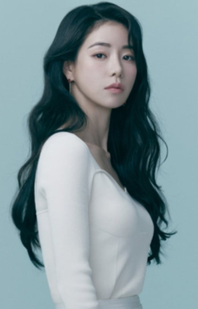 Her elegant and seemingly perfect outward appearance as a wealthy and popular woman sharply contrasts with her cruel and vicious bullying.