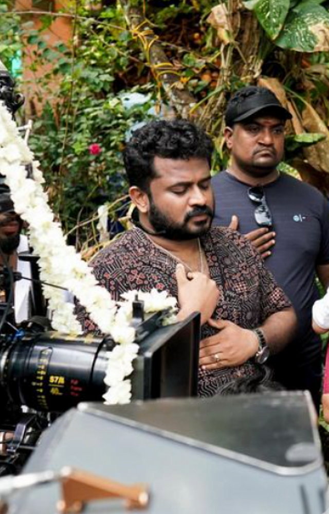 The much-awaited reunion of the legendary duo Mohanlal and Shobana has sparked immense excitement among fans