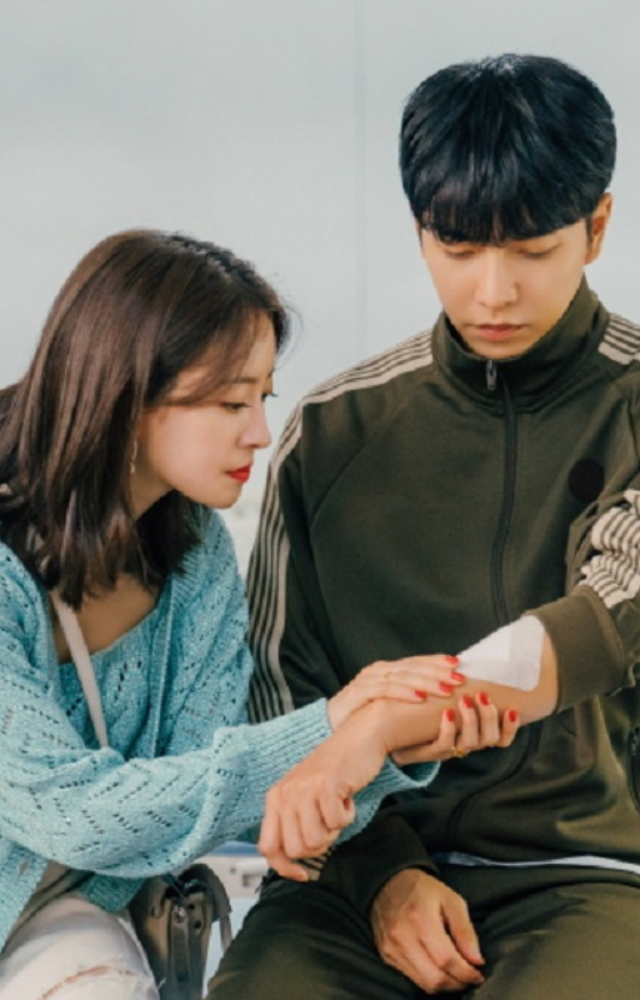 Lee Se-young shines as a quirky lawyer in The Law Cafe, with great chemistry alongside Lee Seung-gi.