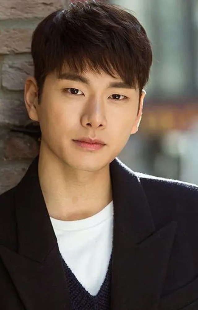Though a supporting role, this hugely popular drama helped put him on the map. He plays Lee Shin, a friend of the main character.