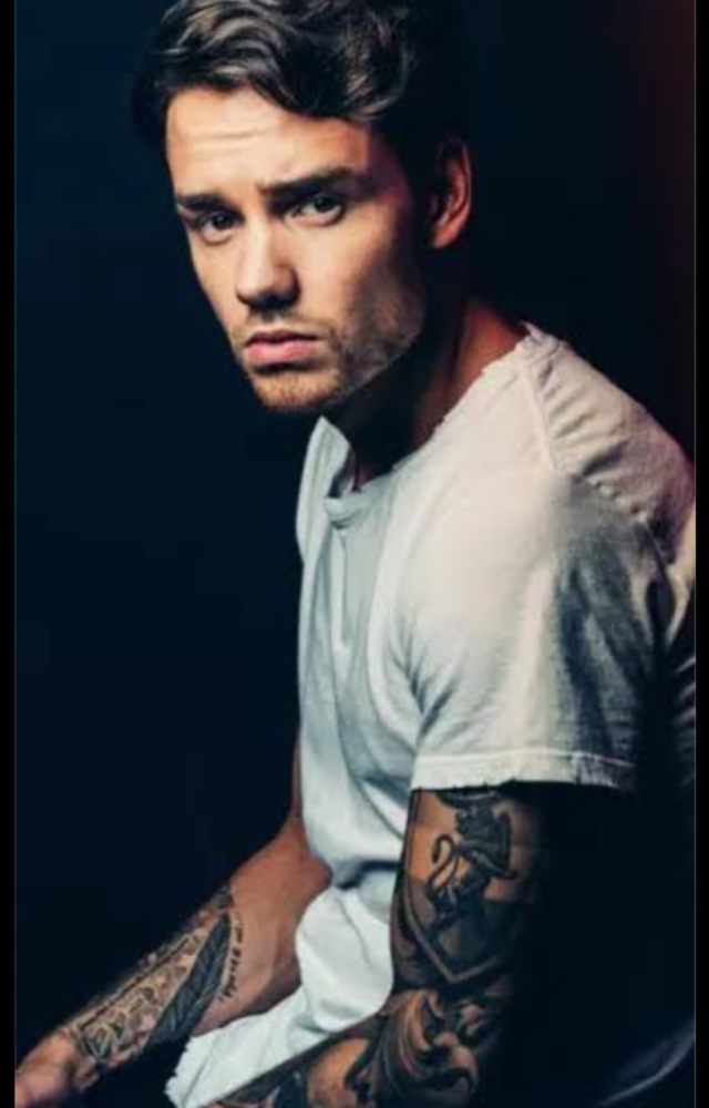  Liam Payne tragically fell from the third-floor balcony of his hotel room.