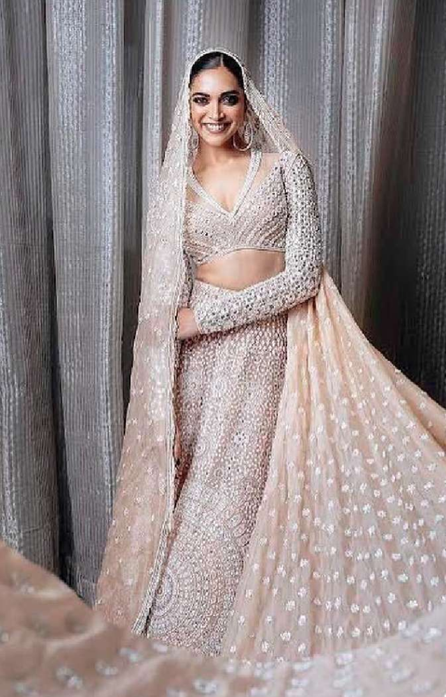 Renowned for her regal style, Deepika`s lehengas are stunning, from her wedding ensembles to her red-carpet appearances.