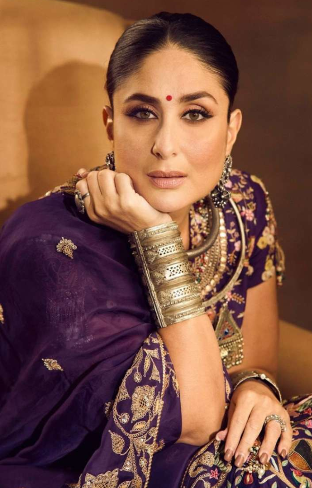 This look is stylish and sophisticated, perfect for a festive occasion.