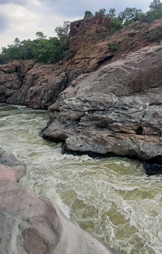 Known as the 'Goat`s Leap,' this waterfall is about 93 km from Bangalore and is famous for its narrow gorge