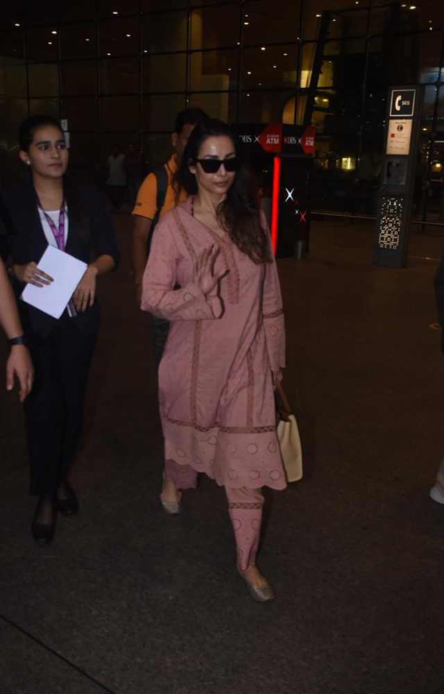 Malaika Arora`s Effortless Airport Fashion Wins Praise