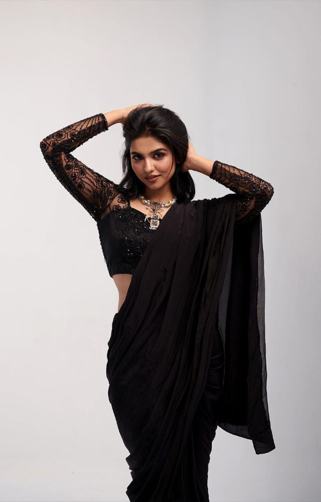 Mamitha Baiju made her debut in the film industry with the 2017 movie “Sarvopari Palakkaran”. She has gained recognition for her versatile performances.
