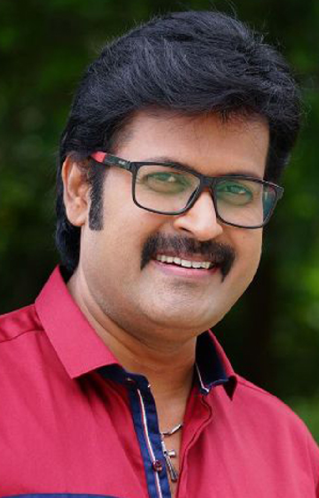 Throughout his career, Manoj has portrayed iconic characters. Some of these include “Thirumangalath Neelakandan Namboothiri” in Perumthachan.