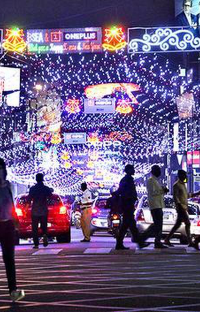 A favored spot for branded showrooms, offering a wide selection of garments, electronics, footwear, and jewelry.