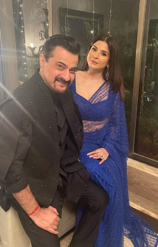 Electric and elegant, Maheep Kapoor looks dazzling in this bright blue saree. We love how she and Sanjay Kapoor make an adorable couple.