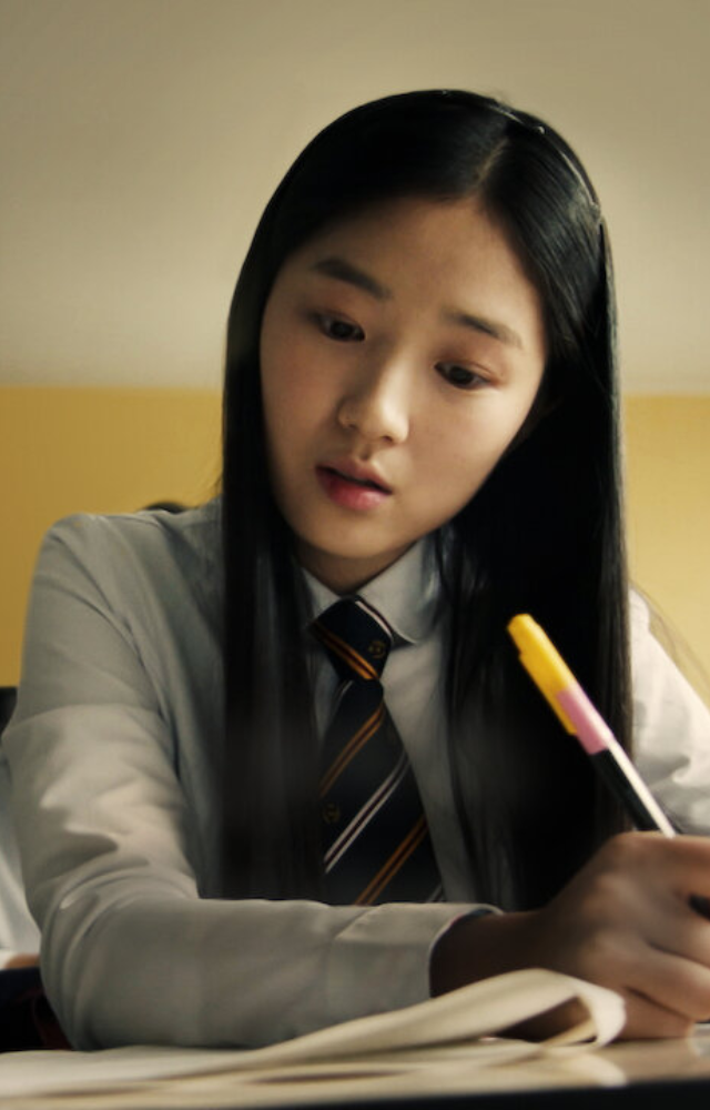 A satirical drama about wealthy families and their obsession with getting their children into top universities.