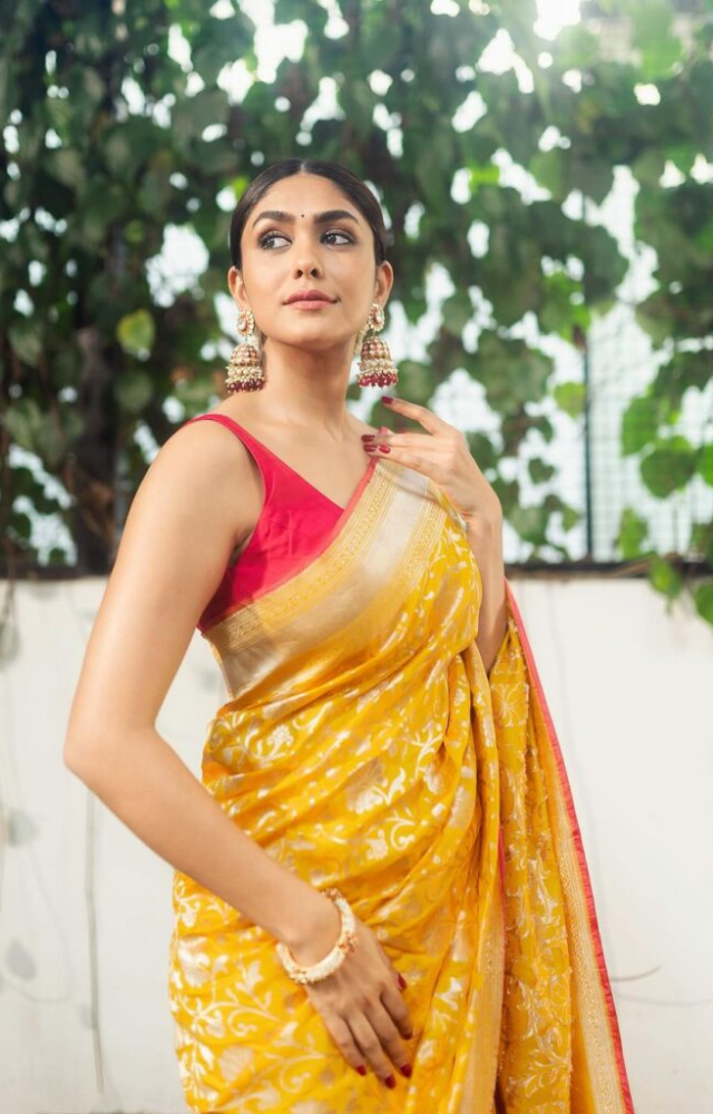 Mrunal`s 7 Captivating Saree Fashion