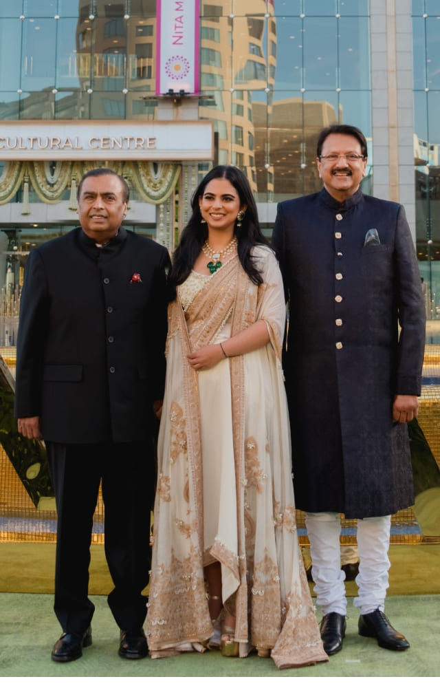 The patriarch of the Piramal Group stands as the strongest and richest samdhi (in-law) of Mukesh Ambani. He enjoys a net worth of $2.8 billion (23,170 crore).