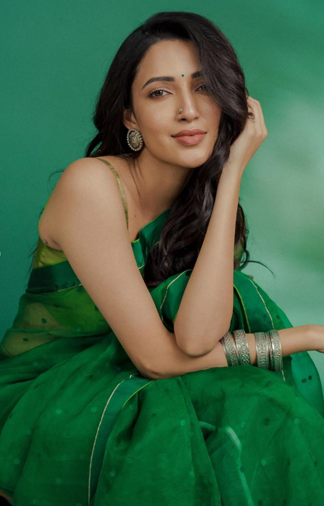 Neha Shetty often shares sizzling saree pictures on social media, much to her fans` delight. Her stunning looks always create a buzz on Social Media