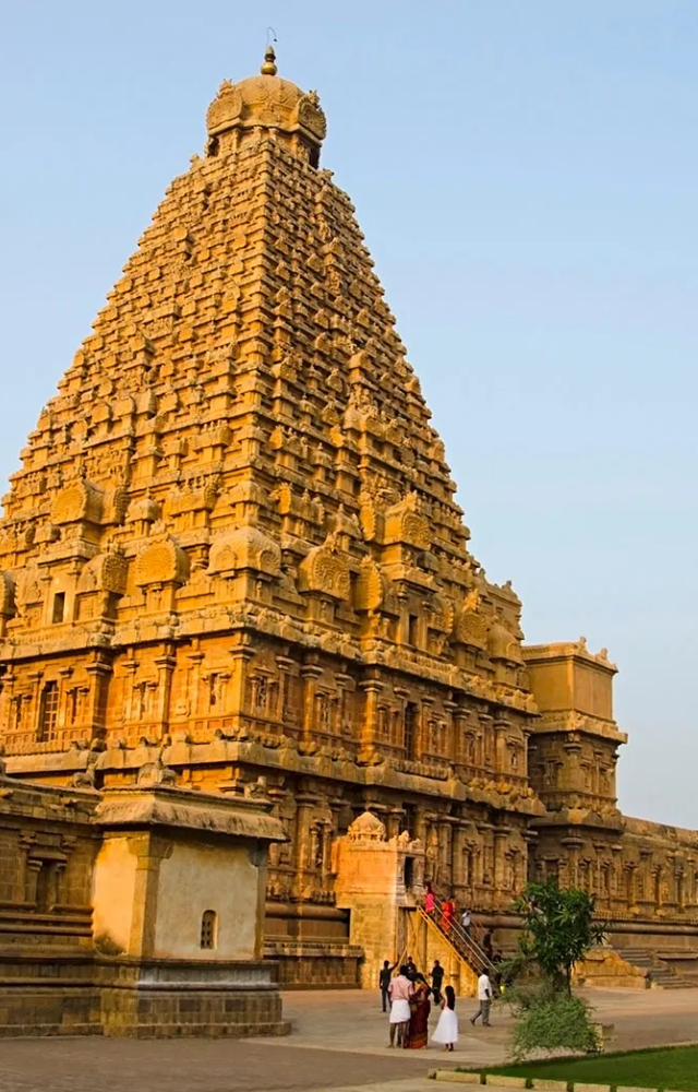 Visit awe-inspiring temples such as the Brihadeeswarar Temple in Tamil Nadu and the Sun Temple in Odisha, blending devotion with architectural marvel.